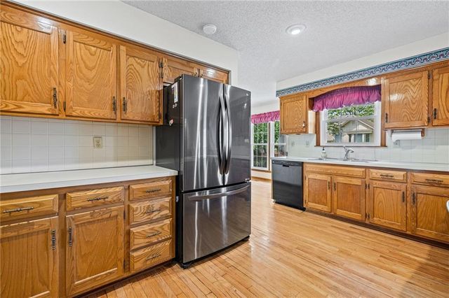 7304 W 114th Terrace, Overland Park, KS 66210