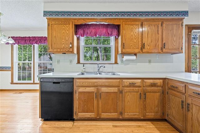 7304 W 114th Terrace, Overland Park, KS 66210