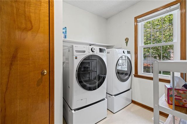 7304 W 114th Terrace, Overland Park, KS 66210