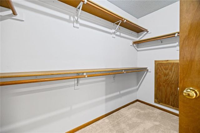 7304 W 114th Terrace, Overland Park, KS 66210