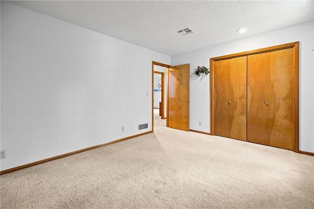 7304 W 114th Terrace, Overland Park, KS 66210