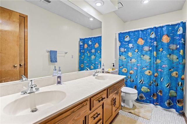 7304 W 114th Terrace, Overland Park, KS 66210