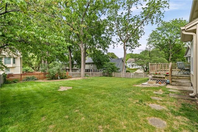 7304 W 114th Terrace, Overland Park, KS 66210