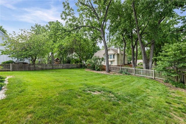 7304 W 114th Terrace, Overland Park, KS 66210