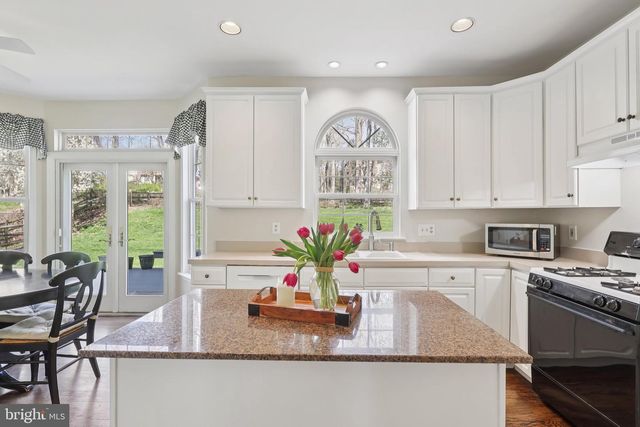 48 STEEPLECHASE DR, Doylestown, PA 18901