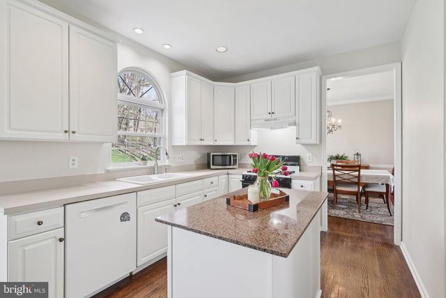 48 STEEPLECHASE DR, Doylestown, PA 18901