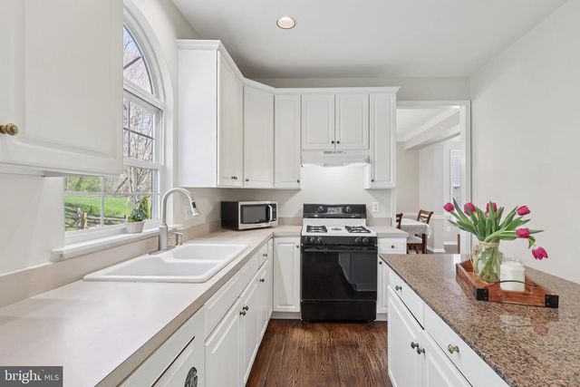 48 STEEPLECHASE DR, Doylestown, PA 18901