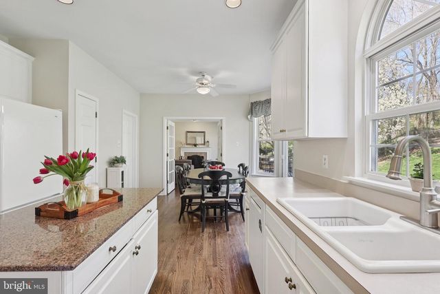 48 STEEPLECHASE DR, Doylestown, PA 18901