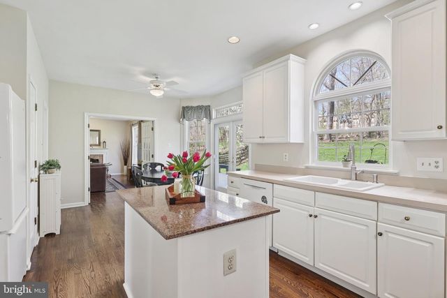 48 STEEPLECHASE DR, Doylestown, PA 18901