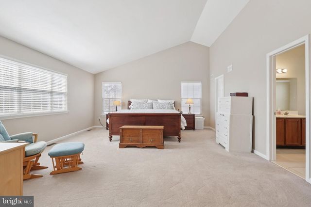 48 STEEPLECHASE DR, Doylestown, PA 18901