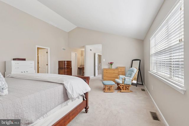 48 STEEPLECHASE DR, Doylestown, PA 18901