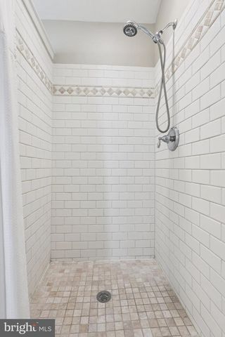 48 STEEPLECHASE DR, Doylestown, PA 18901