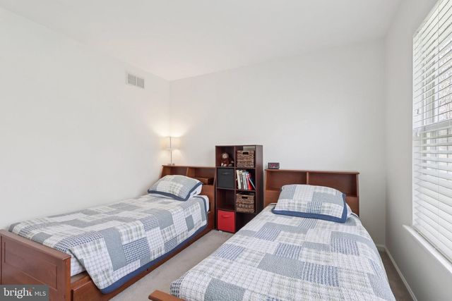 48 STEEPLECHASE DR, Doylestown, PA 18901