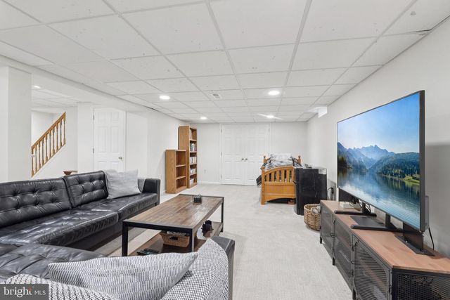 48 STEEPLECHASE DR, Doylestown, PA 18901