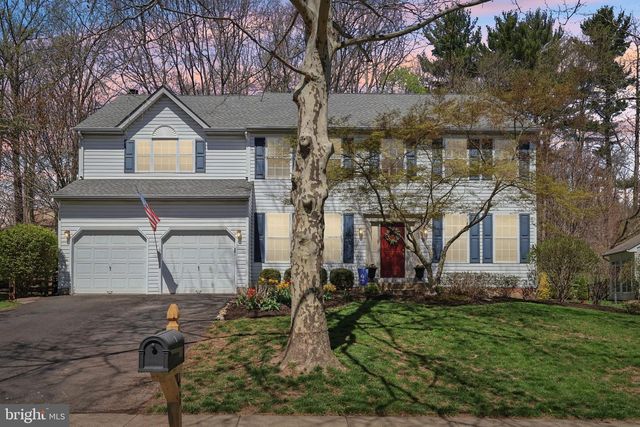 48 STEEPLECHASE DR, Doylestown, PA 18901