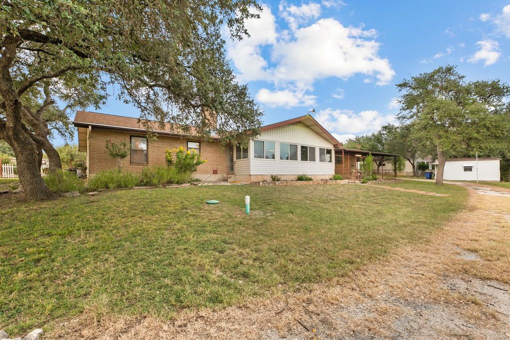 1156 Crossbow DR, Canyon Lake, TX 78133