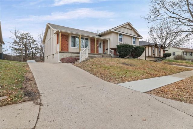 6201 E 140th Place, Grandview, MO 64030