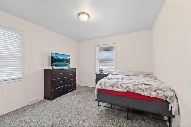 6201 E 140th Place, Grandview, MO 64030