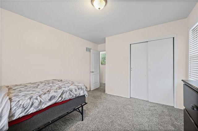 6201 E 140th Place, Grandview, MO 64030