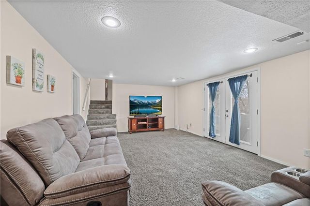 6201 E 140th Place, Grandview, MO 64030