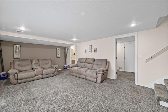 6201 E 140th Place, Grandview, MO 64030