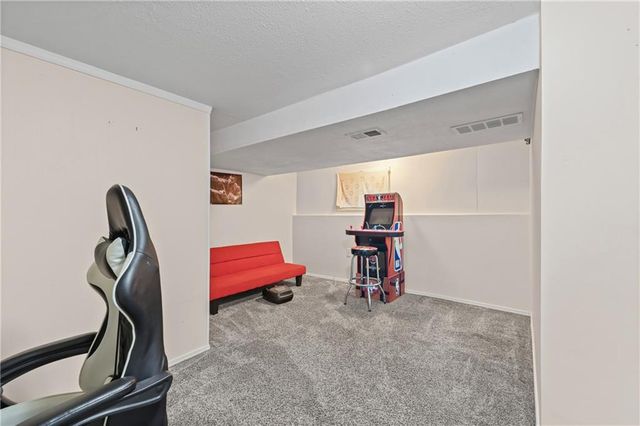 6201 E 140th Place, Grandview, MO 64030