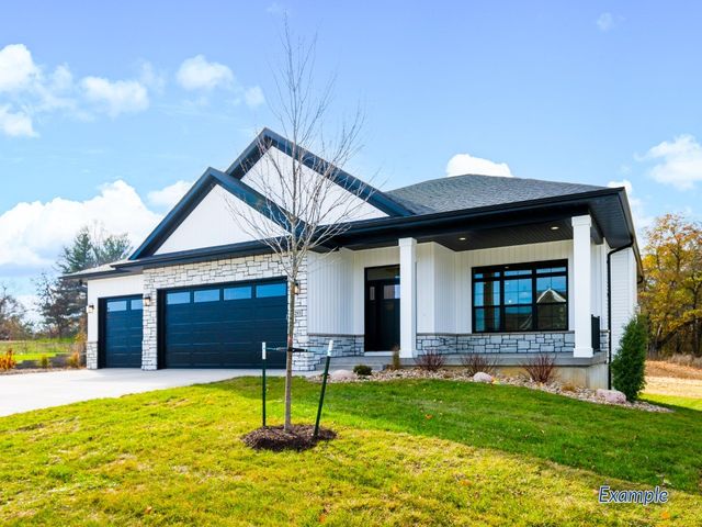 5425 Seminole Valley Trail NE, Cedar Rapids, IA 52411