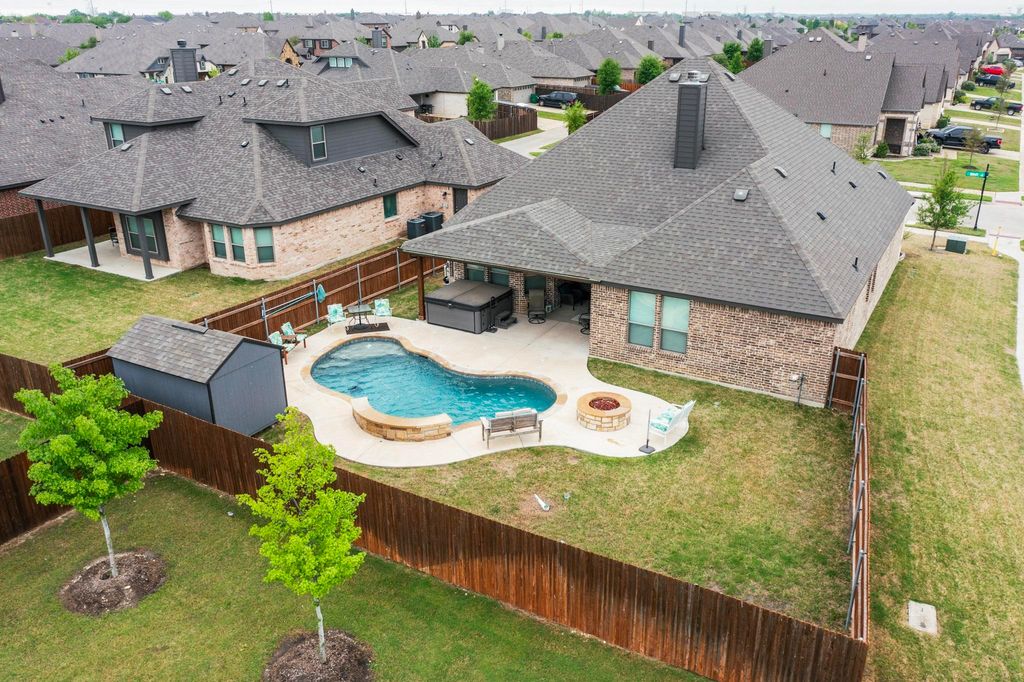 412 Abbott Lane, Waxahachie, TX 75165
