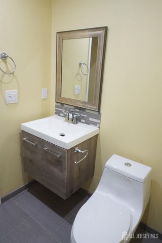 160 Vasser Drive, Piscataway, NJ 08854