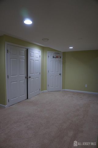 160 Vasser Drive, Piscataway, NJ 08854