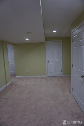 160 Vasser Drive, Piscataway, NJ 08854