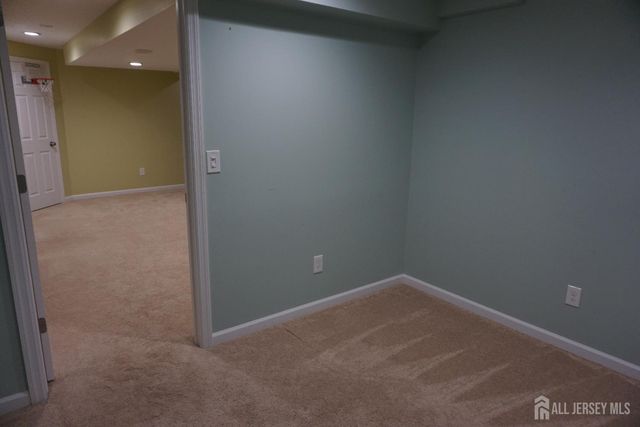 160 Vasser Drive, Piscataway, NJ 08854