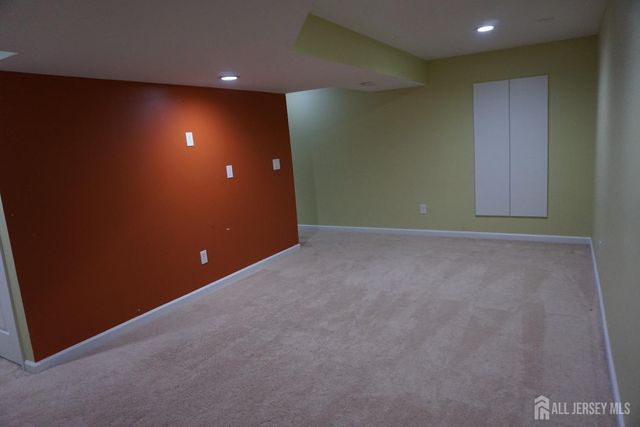 160 Vasser Drive, Piscataway, NJ 08854