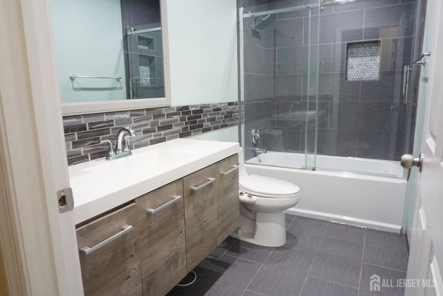 160 Vasser Drive, Piscataway, NJ 08854