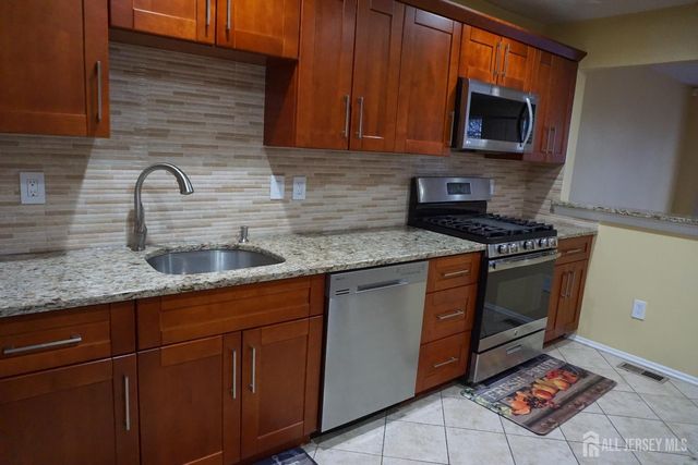 160 Vasser Drive, Piscataway, NJ 08854