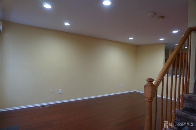 160 Vasser Drive, Piscataway, NJ 08854