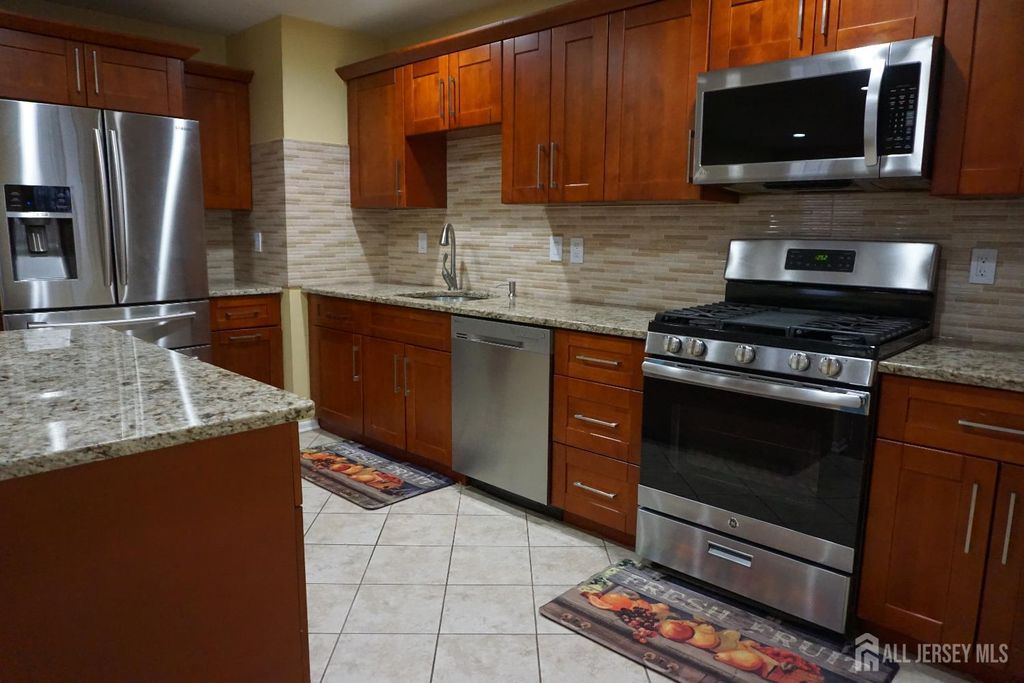 160 Vasser Drive, Piscataway, NJ 08854