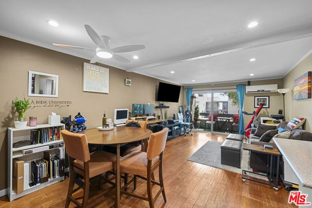 21800 Schoenborn 225, Canoga Park, CA 91304