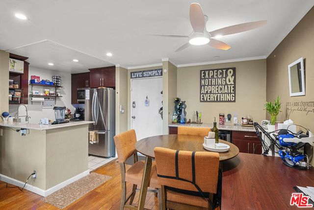 21800 Schoenborn 225, Canoga Park, CA 91304