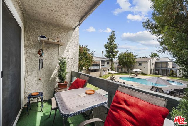 21800 Schoenborn 225, Canoga Park, CA 91304