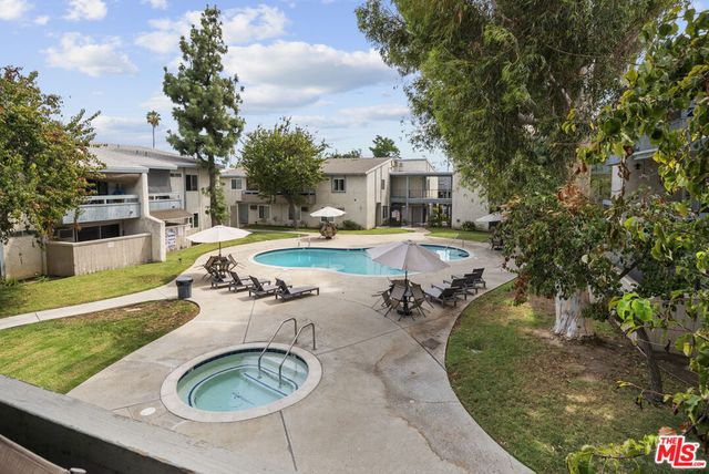 21800 Schoenborn 225, Canoga Park, CA 91304
