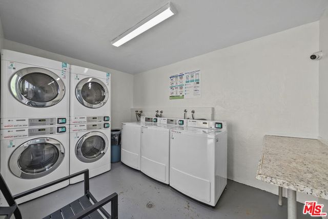 21800 Schoenborn 225, Canoga Park, CA 91304
