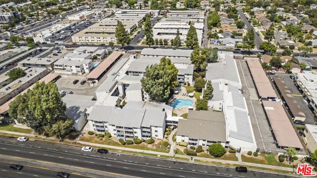 21800 Schoenborn 225, Canoga Park, CA 91304