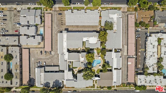 21800 Schoenborn 225, Canoga Park, CA 91304