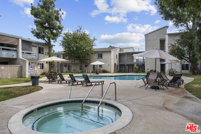 21800 Schoenborn 225, Canoga Park, CA 91304
