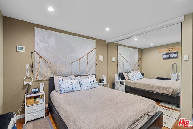 21800 Schoenborn 225, Canoga Park, CA 91304