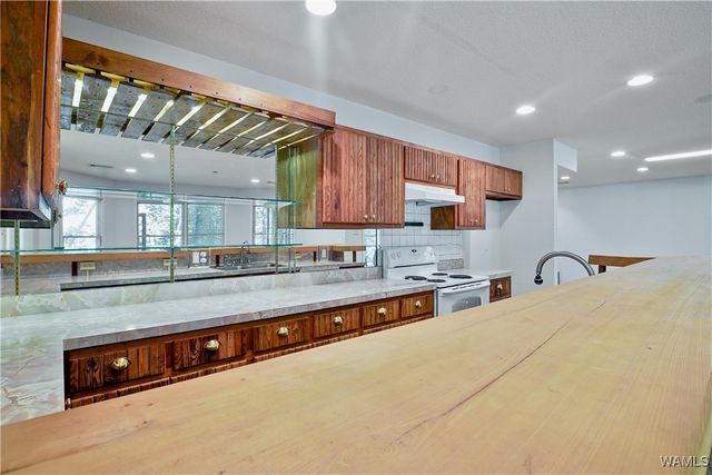 2950 35th E, Tuscaloosa, AL 35405