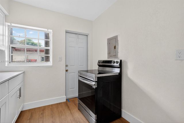 280 NW 34th St, Miami, FL 33127