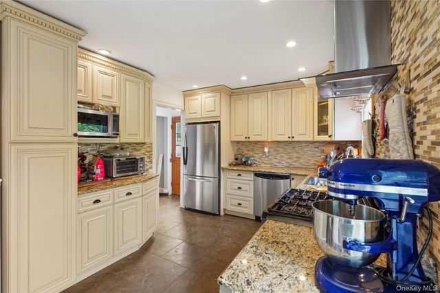 9 Walter Drive, Stony Point, NY 10980