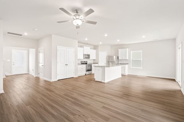 2042 Lala Loop, White Bluff, TN 37187